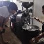 Dukung Pengembangan UMKM Kopi di Kendal, PLN Salurkan Bantuan Mesin Pengemasan Otomatis