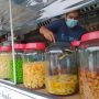 Lebaran Tahun Ini Membawa Berkah Bagi Pedagang Manisan Buah di Cianjur