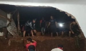 Banjir dan Angin Puting Beliung Terjang Dua Kampung di Cilaku