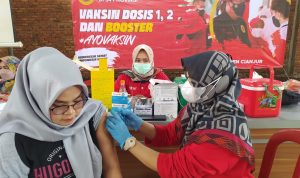 Warga Sukasari Karangtengah Antusias Jalani Vaksinasi Covid-19 yang Digelar BIN dan Puskesmas Ciherang