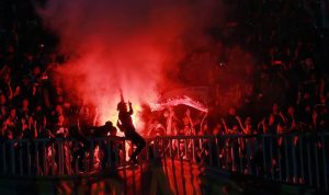 Menyalakan Flare di Stadion, LIB: Pertandingan Bisa Dihentikan