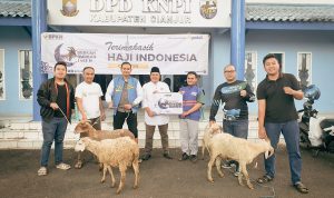 KNPI Cianjur Berbagi dan Salurkan Daging Kurban ke Masyarakat