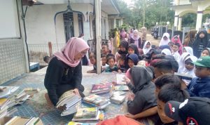 Maskara Jemput Bola Dukung Program Literasi di Desa Gelaranyar Cianjur