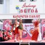 Diikuti OPD, Pemkab Gelar Fashion Show Batik Khas Cianjur