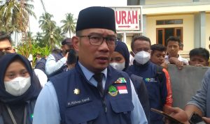 Kang Emil Prioritaskan Perbaikan Jalan di Cianjur Selatan
