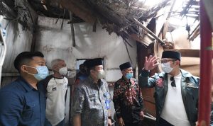 Ridwan Kamil Tinjau Rumah Warga yang Nyaris Roboh