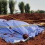 Bikin Heboh, Di Depok Ratusan Paket Sembako Bansos Ditimbun di Tanah