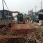 Sedang Diperbaiki, Ruas Jalan Cibarusah-Mekarmukti Tergenang Air Akibat Pipa PDAM Bocor