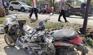 Kecelakaan Maut di Gekbrong Cianjur, Truk Pengangkut Tepung Terigu Terguling Usai Tabrak Motor dan Mobil