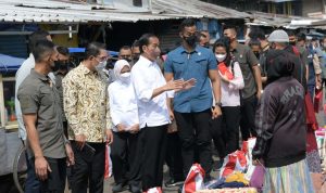 Gubernur Ridwan Kamil Dampingi Kunker Presiden di Pasar Cicaheum Bandung
