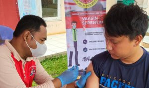 Giliran Warga Enam Desa di Mande Cianjur Ikuti Vaksinasi Covid-19 BIN RI