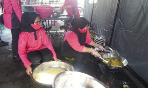Bhayangkari Polres Cianjur Dirikan Dapur Umum untuk Korban Gempa