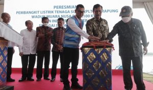 Menko Luhut Resmikan PLTS Terapung Milik PLN di Nusa Dua Bali