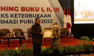 Jabar Terima Penghargaan Provinsi Terbaik Pertama Indeks Keterbukaan Informasi Publik 2022