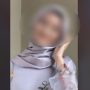 Perempuan cantik yang menggenakan jilbab dan kacamata baru-baru ini banyak di cari oleh warganet. Pemeran video Kathy viral atau Khaty viral TikTok hingga Twitter.