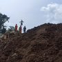 Pencarian Korban Hilang Akibat Gempa di Cianjur Dilanjutkan, Tim SAR Terjunkan Alat Berat