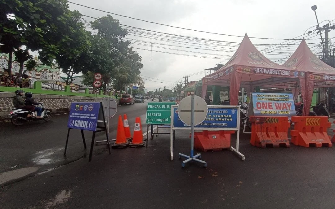 Polisi Tutup Jalan Penghubung Cianjur-Bogor pada Malam Tahun Baru