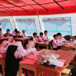 Ratusan Siswa SDN Panyaweuyan Pacet Cianjur Belajar di Tenda Kelas Darurat