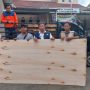 Selain Logistik, Posko Peduli Limbangansari Terima Bantuan Palet Kayu dan Triplek untuk Korban Gempa Cianjur di Tenda Pengungsian
