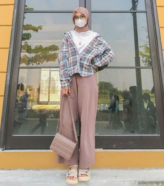 Style hijab kemeja kotak-kotak kekinian