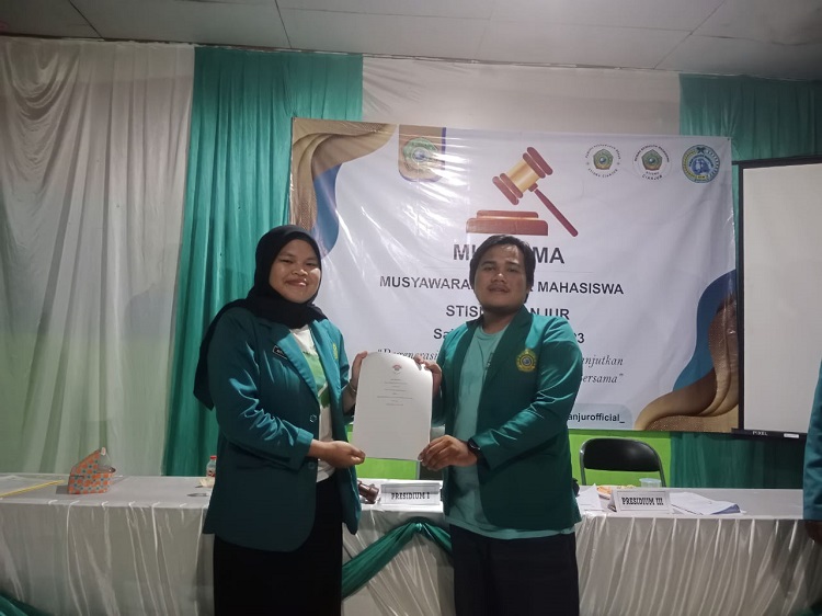 Siti Patimah Jadi Presma Wanita Pertama di STISNU Cianjur