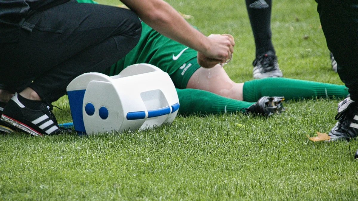 Tips Mencegah Cedera Dalam Sepak Bola Harus di perhatikan Karena sering dimainkan,