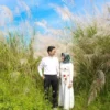 Gaya preweding Hijab outdor merupakan salah satu moment dan suatu kebanggaan bagi pasangan yang akan menikah, dimana proses disatukannya