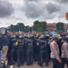 Suporter PSIS Semarang VS Persis Solo Ricuh Dengan Polisi