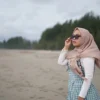 Outfit ke Pantai Hijab Simple