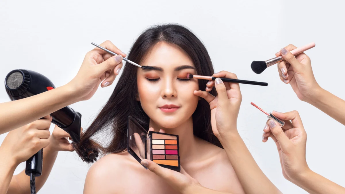 Kunci Makeup Wajah untuk Si Kulit Berminyak dan Berjerawat