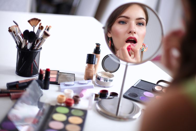 Makeup untuk Remaja agar Tak Berlebihan dan Tampak Lebih Tua