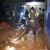 Akibat Banjir Warga Cianjur Terpaksa Mengungsi. (dik)