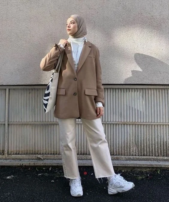 OOTD Hijab Mix and Match yang Terlihat Seperti Madam CEO