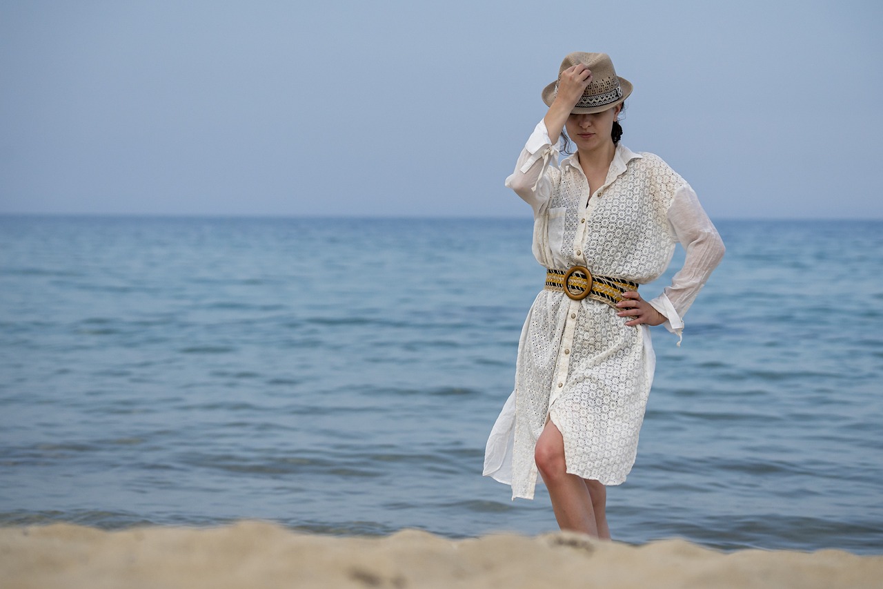 Inspirasi Outfit ke Pantai Yang Instagramble, Dijamin Kalian Terpesona! (net)