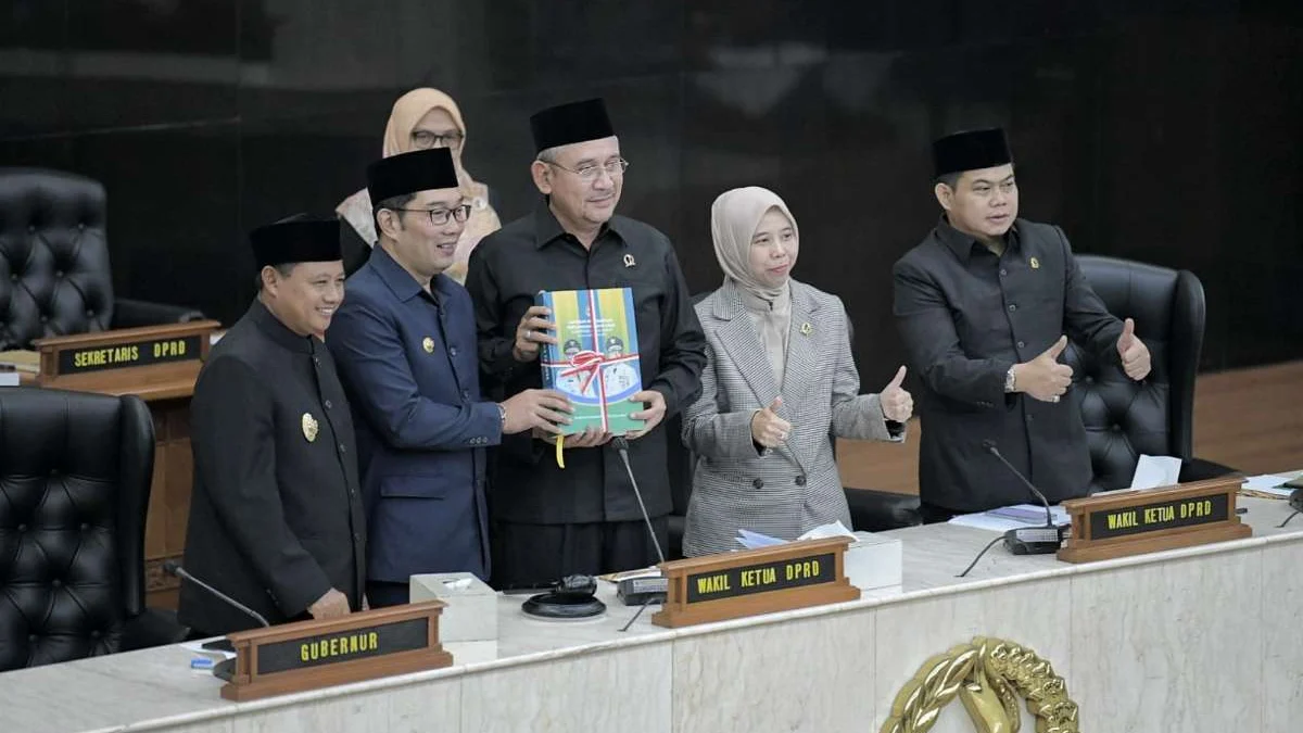 Gubernur Ridwan Kamil Sampaikan LKPJ Tahun 2022
