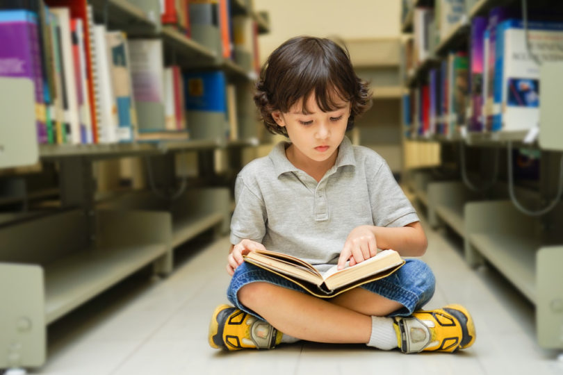 Membangun Karakter Anak Dengan Membaca Buku