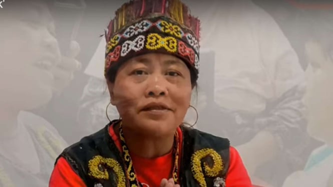 Menghebohkan Wanita Sakti Dari Kalimantan Timur : Ida Dayak
