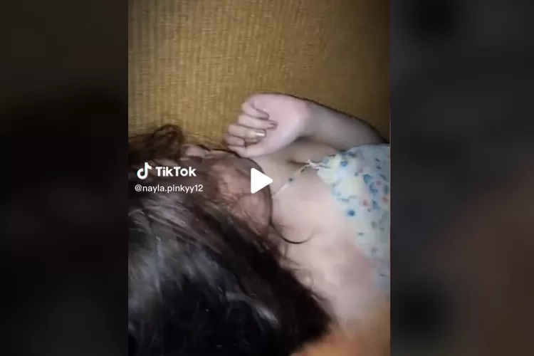 Link Video Syur Diduga TikTokers Cantik Diburu Netizen. (tangkapan layar)