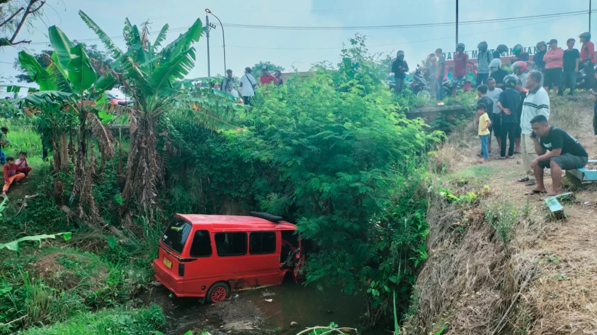Angkot Masuk Sungai di Cianjur, Sopir dan Penumpang Luka-luka