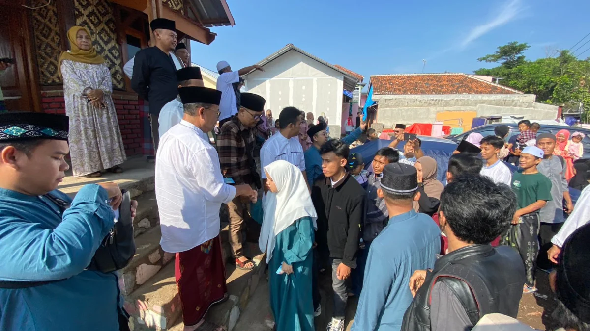 Usai Salat Id, Bupati Cianjur Herman Suherman Sambangi Warga di 7 Desa Terdampak Gempa. (zan)