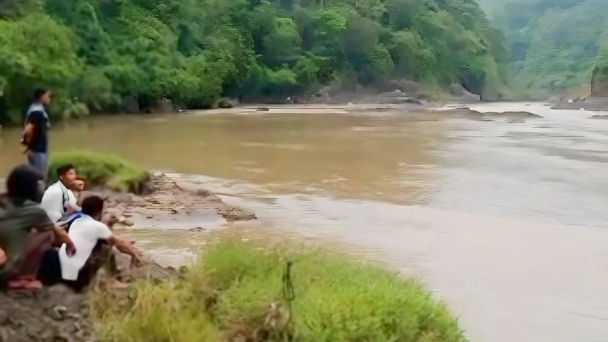 Ibu dan Anak di Cianjur Hilang Terseret Arus Sungai. (tangkapan layar)