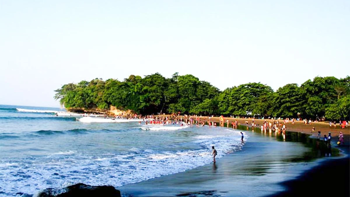 5 Pantai di Jawa Barat Yang Sangat Terkenal
