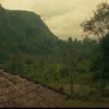 Viral Rumah Abah Jajang Menjadi Tempat Shoothing Film Jin Khodam, Pesona Curug Citambur!