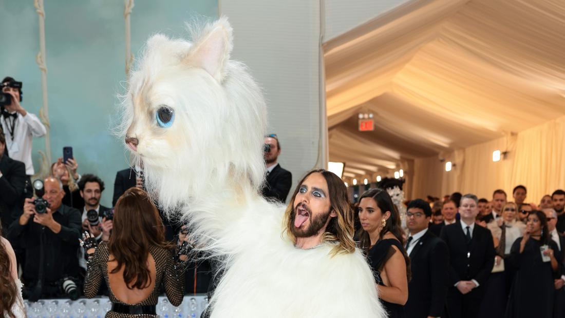 Jared Leto Telah Mencuri Perhatian Karena Cosplay Jadi Kucing di Met Gala 2023!