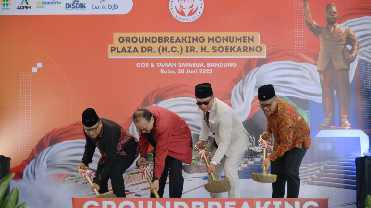 Ridwan Kamil Lakukan Peletakan Batu Pertama Pembangunan Monumen Plaza Soekarno