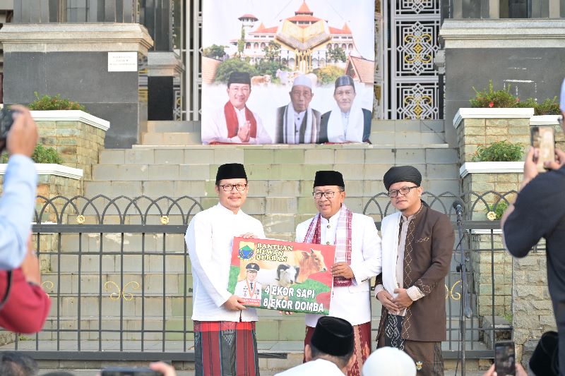 Pemkab Salurkan Hewan Kurban Melalui Masjid Agung, Bupati Imbau OPD Berkurban di Pengugsian Korban Gempa