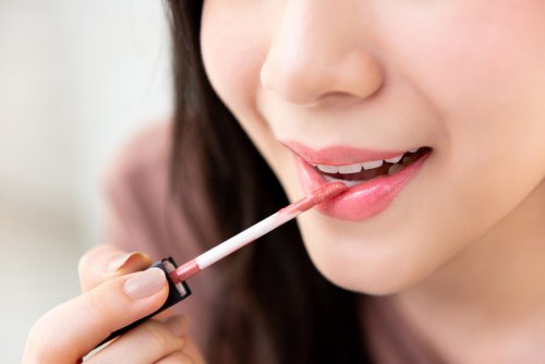 4 Rekomendasi Lipstik Terbaik yang Cocok Untuk Bibir Kering!