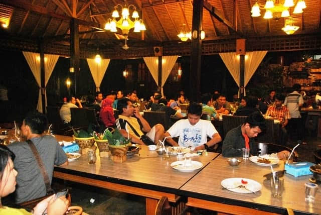 7 Wisata Kuliner di Palembang yang Lezat dan Melegenda