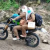 Bidan Naik Motor Trail Terabas Jalan Rusak di CIanjur