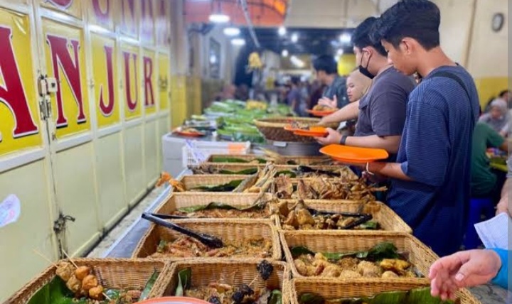 Restoran Sunda Khas Cianjur yaitu Alam Sunda